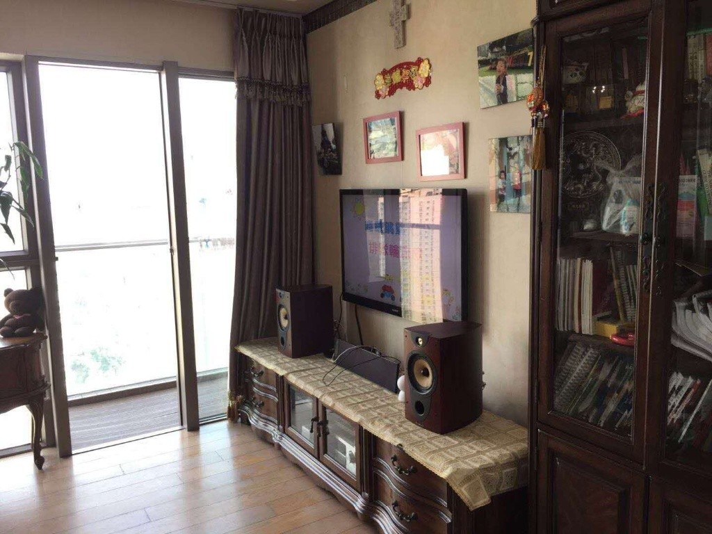 1000 sq ft 3+1 Bedrooms with Furniture, TV and Beds - 油塘/藍田 - 住宅 (整間出租) - Homates 香港