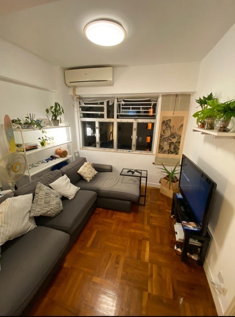 Room for rent in flat of 3. 5 minutes walk from Soho and Sheung Wan MTR. - 上環/中環 - 房間 (合租／分租) - Homates 香港