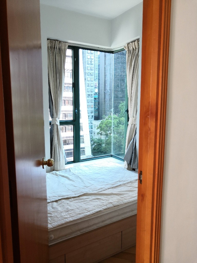 Newly renovated contemporary apartment with balcony - 上環/中環 - 住宅 (整間出租) - Homates 香港