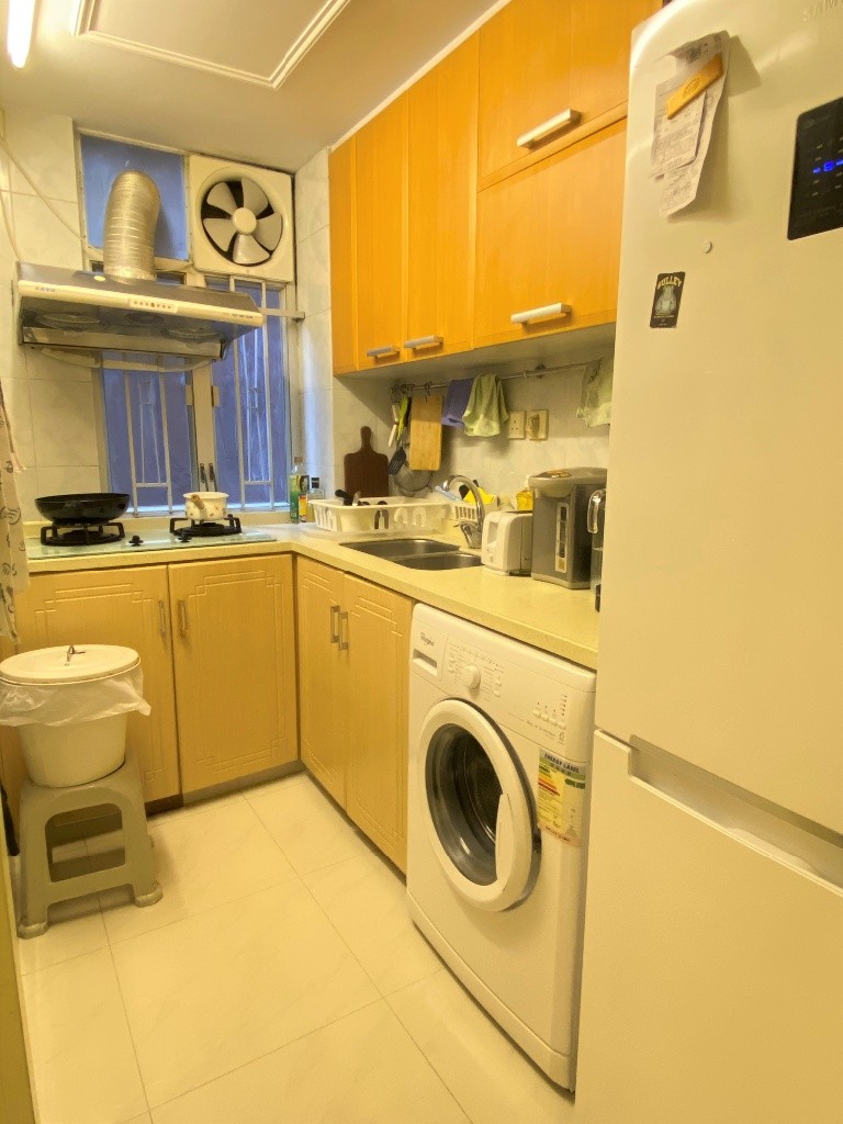 Spacious Room available in Wanchai for HKD6400 - 灣仔 - 房間 (合租／分租) - Homates 香港