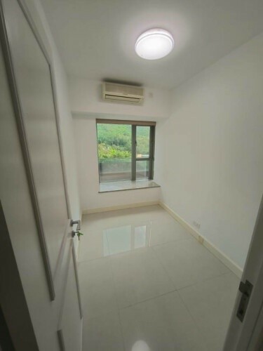 Tung Chung/Airport nic bedroom for rent big balcony and convenient facilities 东涌/机场附近单间出租超大阳台小区环境设施完善 - 東涌 - 房間 (合租／分租) - Homates 香港