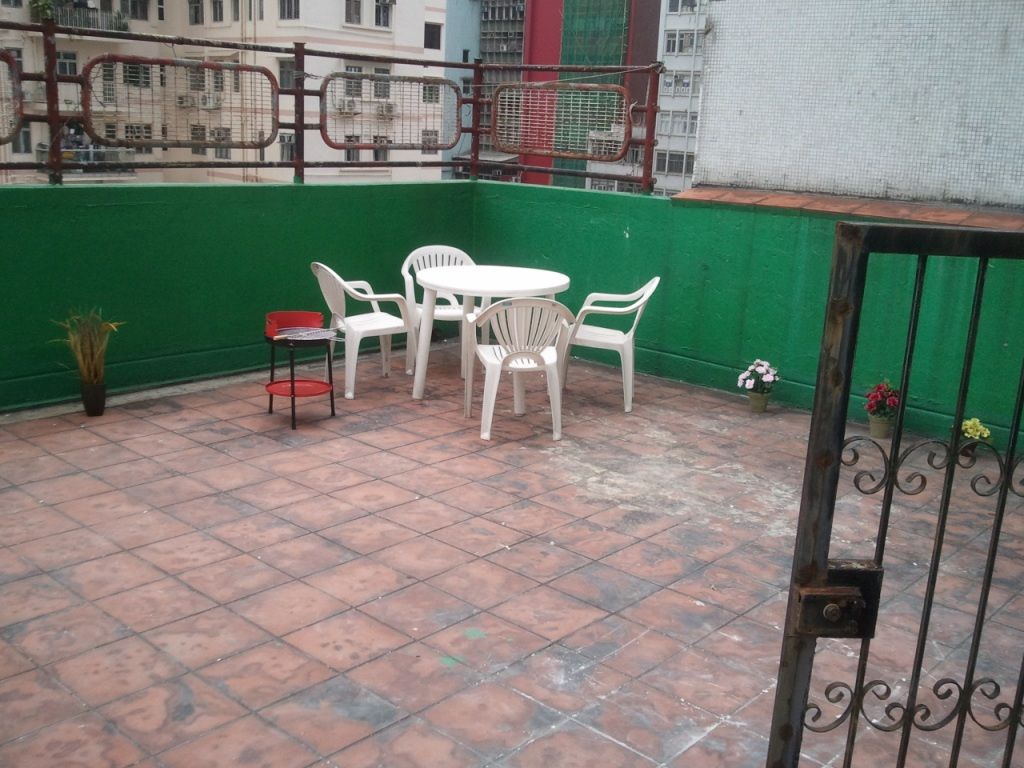 1000 sq.ft ROOFTOP !!!  near MTR --- Yaumatei ROOM available today !!! - 旺角/油麻地 - 房間 (合租／分租) - Homates 香港