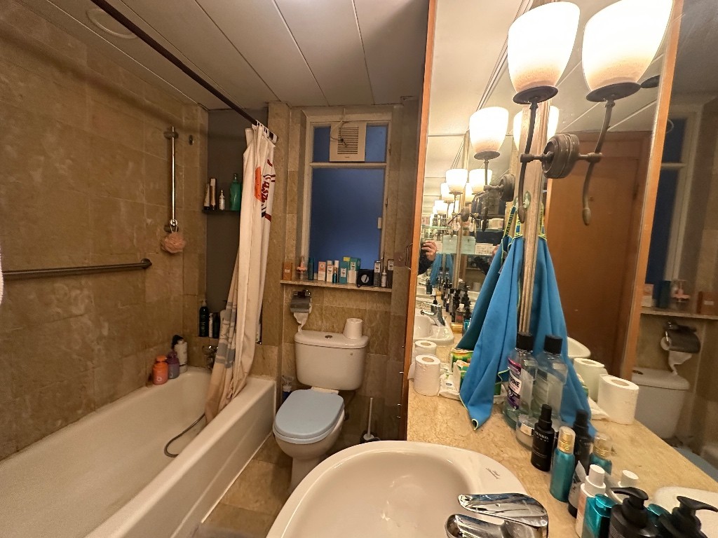 屋內總共四間房 三個洗手間 廚房客廳飯廳共用 - Hung Hom/Wham Poa - Bedroom - Homates Hong Kong