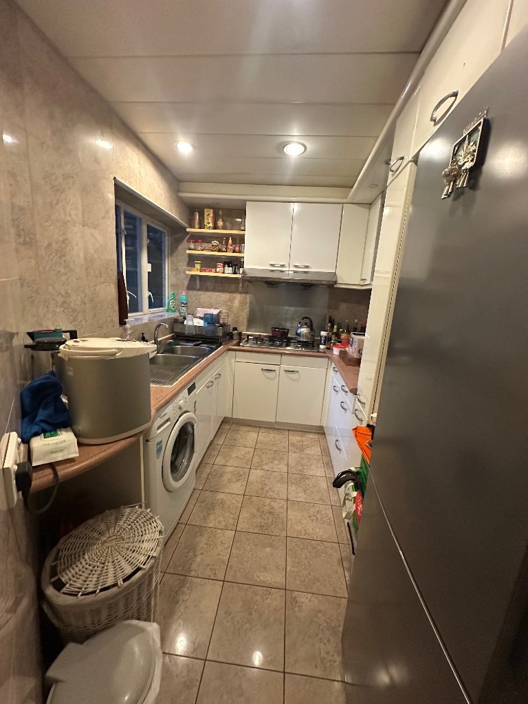 屋內總共四間房 三個洗手間 廚房客廳飯廳共用 - Hung Hom/Wham Poa - Bedroom - Homates Hong Kong