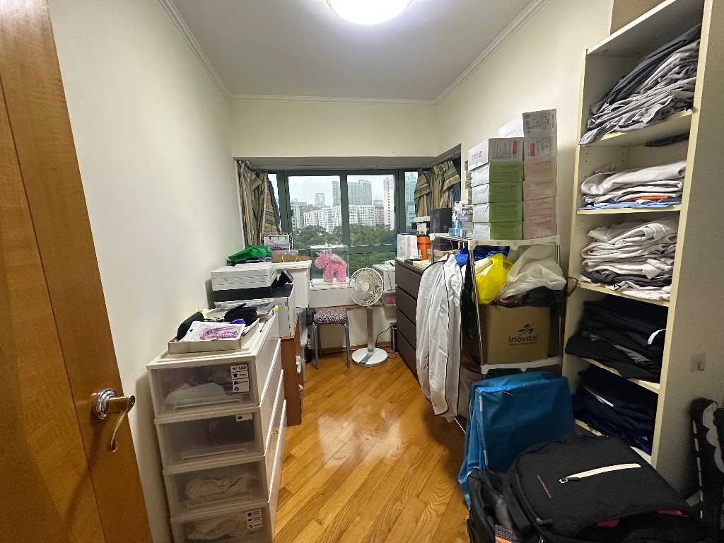 屋內總共四間房 三個洗手間 廚房客廳飯廳共用 - Hung Hom/Wham Poa - Bedroom - Homates Hong Kong