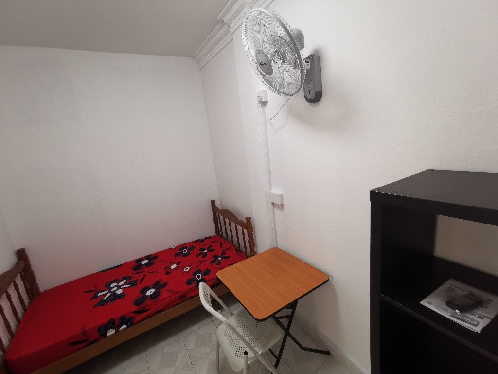 Available 3 June/Common Room/FOR 1 PERSON STAY ONLY/Wifi/No window/Light cooking allowd/No owner staying/No Agent Fee/Near Novena MRT/Toa Payoh MRT/Caldecott MRT - Novena - Bedroom - Homates Singapore