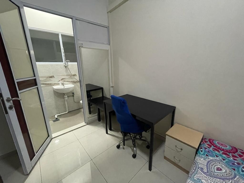 56 Eng Hoon - Outram Park/ Redhill/ Tiong Bahru/ Master Room/ Available Immediate - Tiong Bahru - Bedroom - Homates Singapore