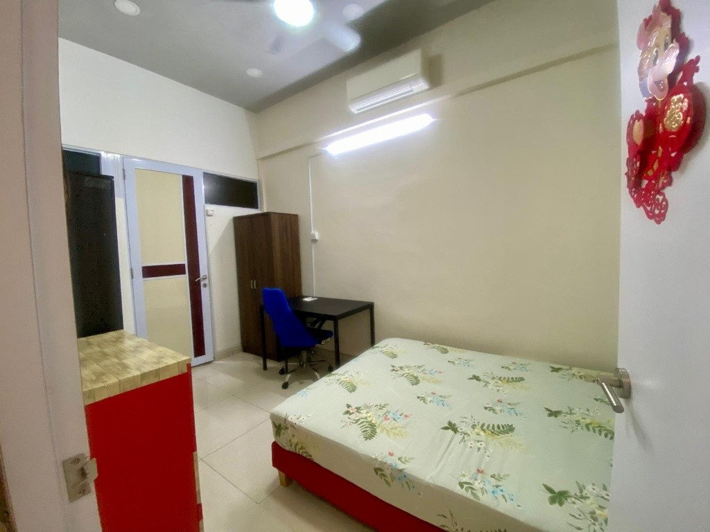 56 Eng Hoon - Outram Park/ Redhill/ Tiong Bahru/ Master Room/ Available Immediate - Tiong Bahru - Bedroom - Homates Singapore