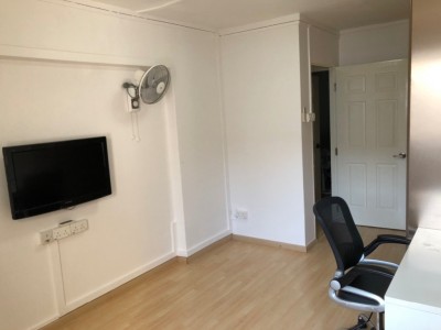 Master Room @ Blk 329 Clementi Ave 2, High Flr, A/C, WIFI, Near MRT &amp; Amenities - clementi ave 2