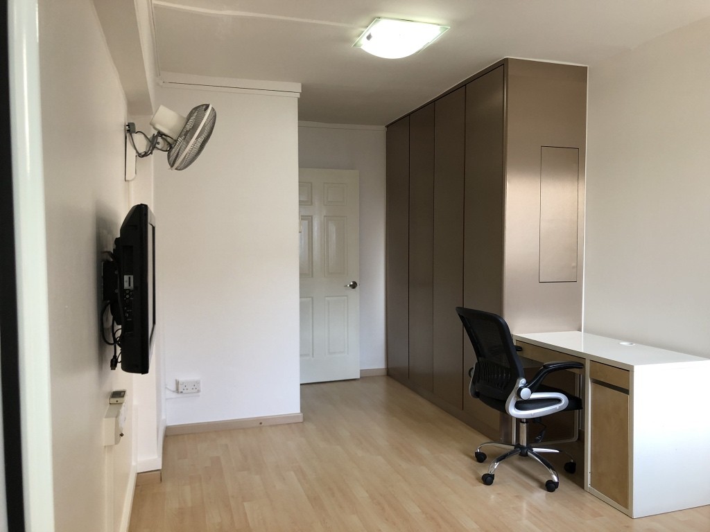 Master Room @ Blk 329 Clementi Ave 2, High Flr, A/C, WIFI, Near MRT &amp; Amenities - Clementi - Bedroom - Homates Singapore