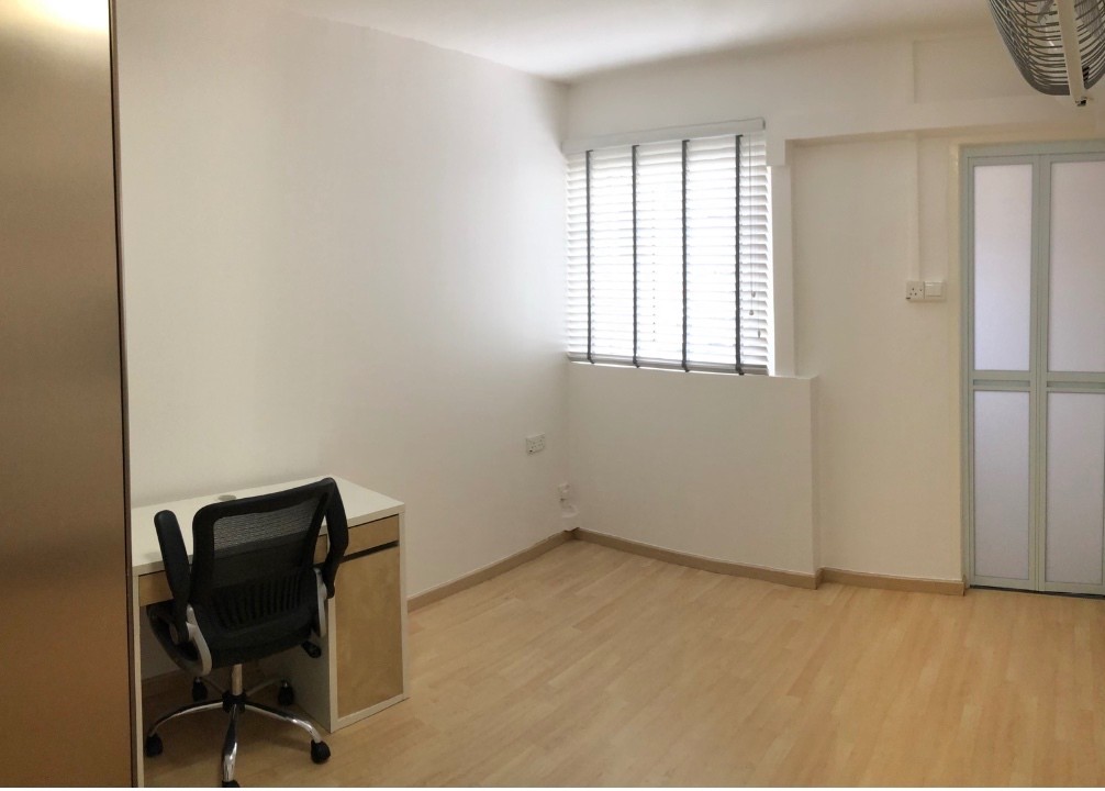 Master Room @ Blk 329 Clementi Ave 2, High Flr, A/C, WIFI, Near MRT &amp; Amenities - Clementi - Bedroom - Homates Singapore