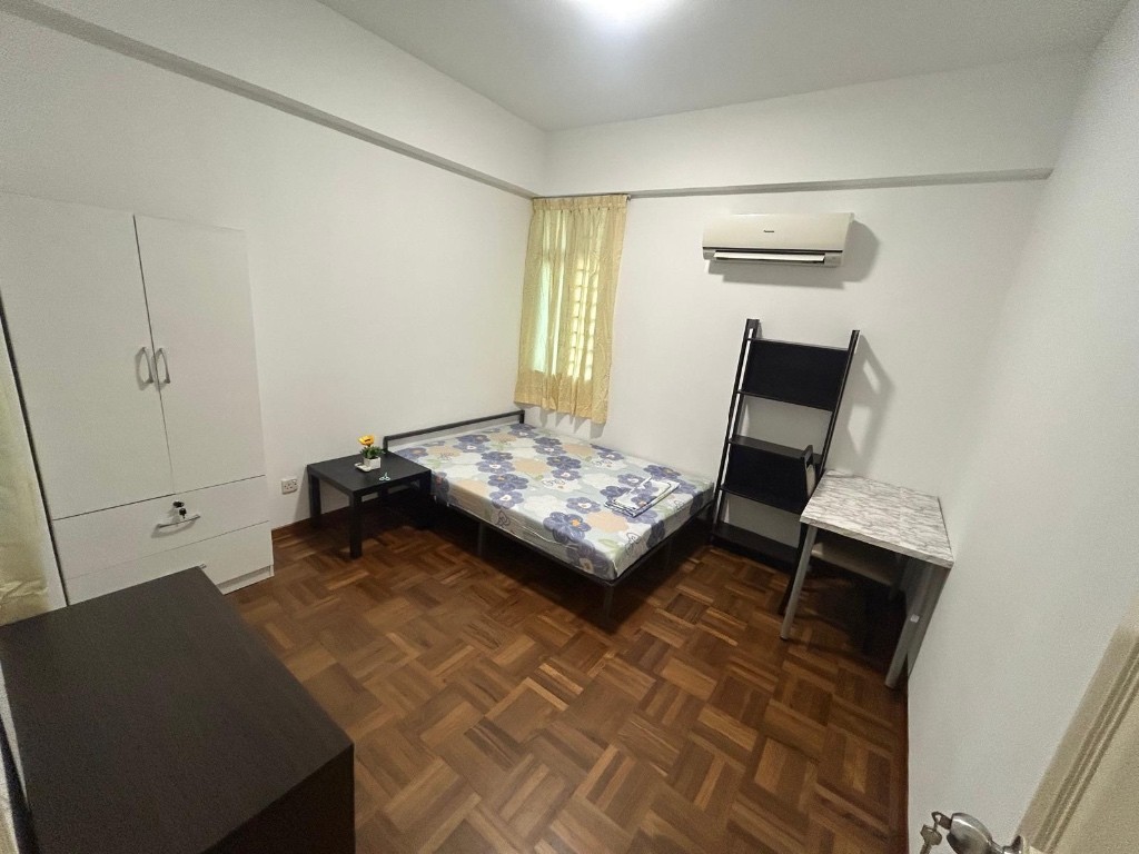 Available Immediately - Common Room/Include Utilities/Wifi/Aircon/No Agent Fee/Light Cooking Allowed/Washing Machine - Toa Payoh - Bedroom - Homates Singapore