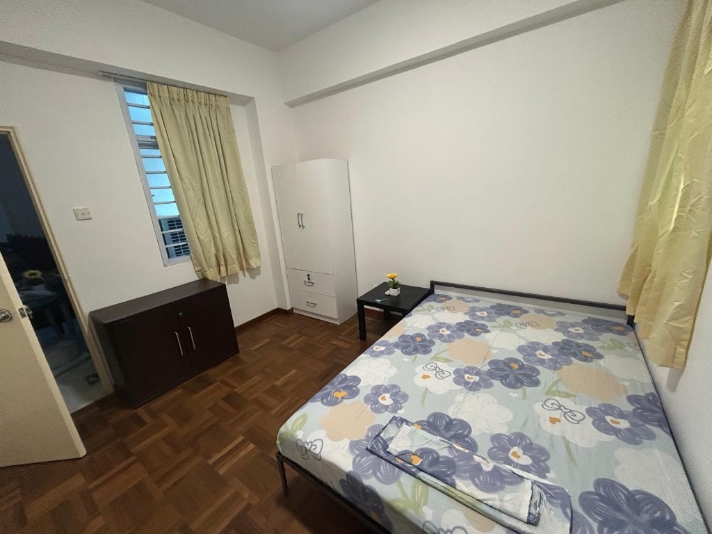 Available Immediately - Common Room/Include Utilities/Wifi/Aircon/No Agent Fee/Light Cooking Allowed/Washing Machine - Toa Payoh - Bedroom - Homates Singapore